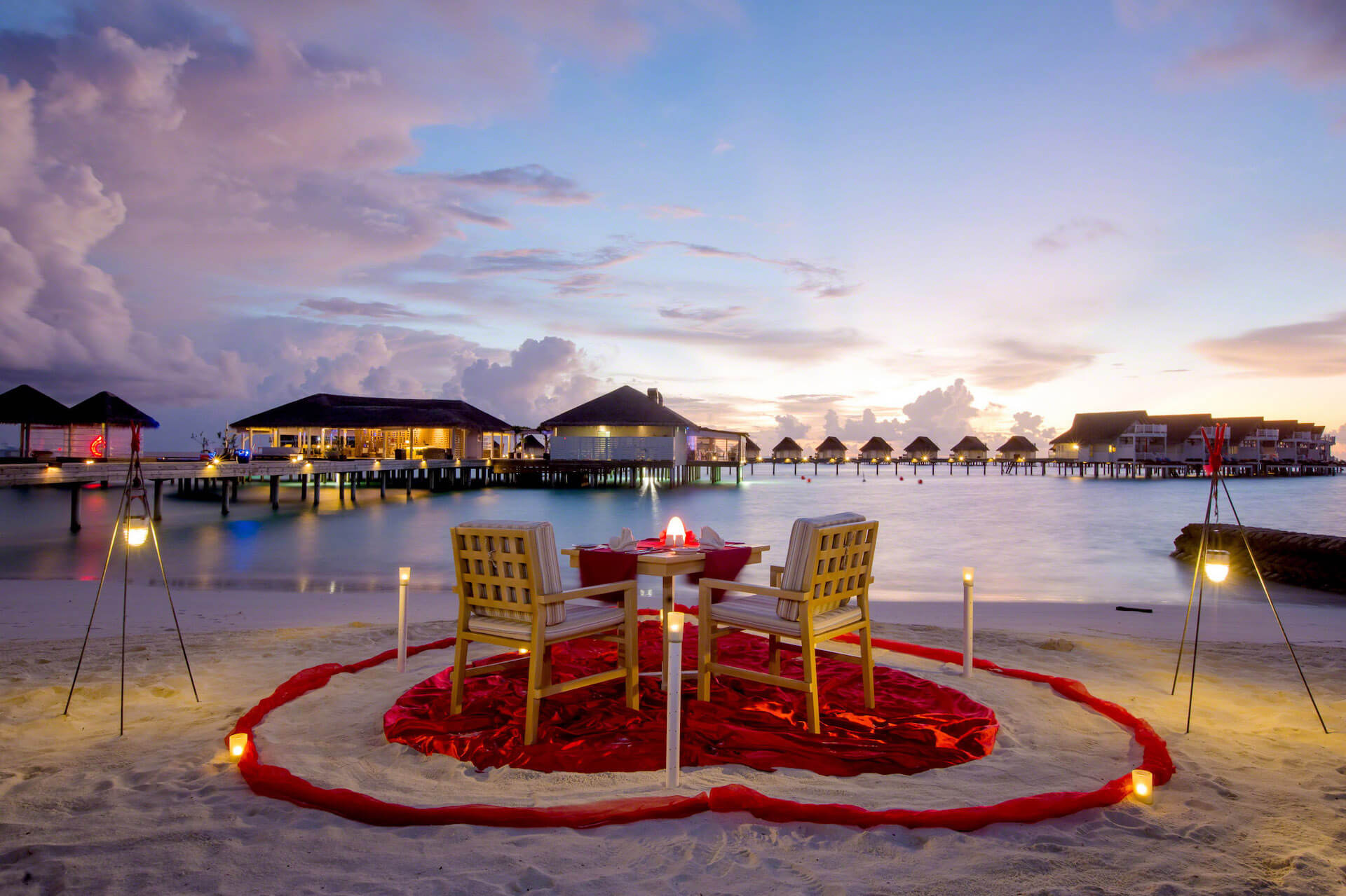 Centara grand island resort. Grand Centara Мальдивы Мальдивы отель. Centara Grand Island Resort & Spa. Centara Grand Island Resort & Spa 5*. Мальдивы Резорт романтика.