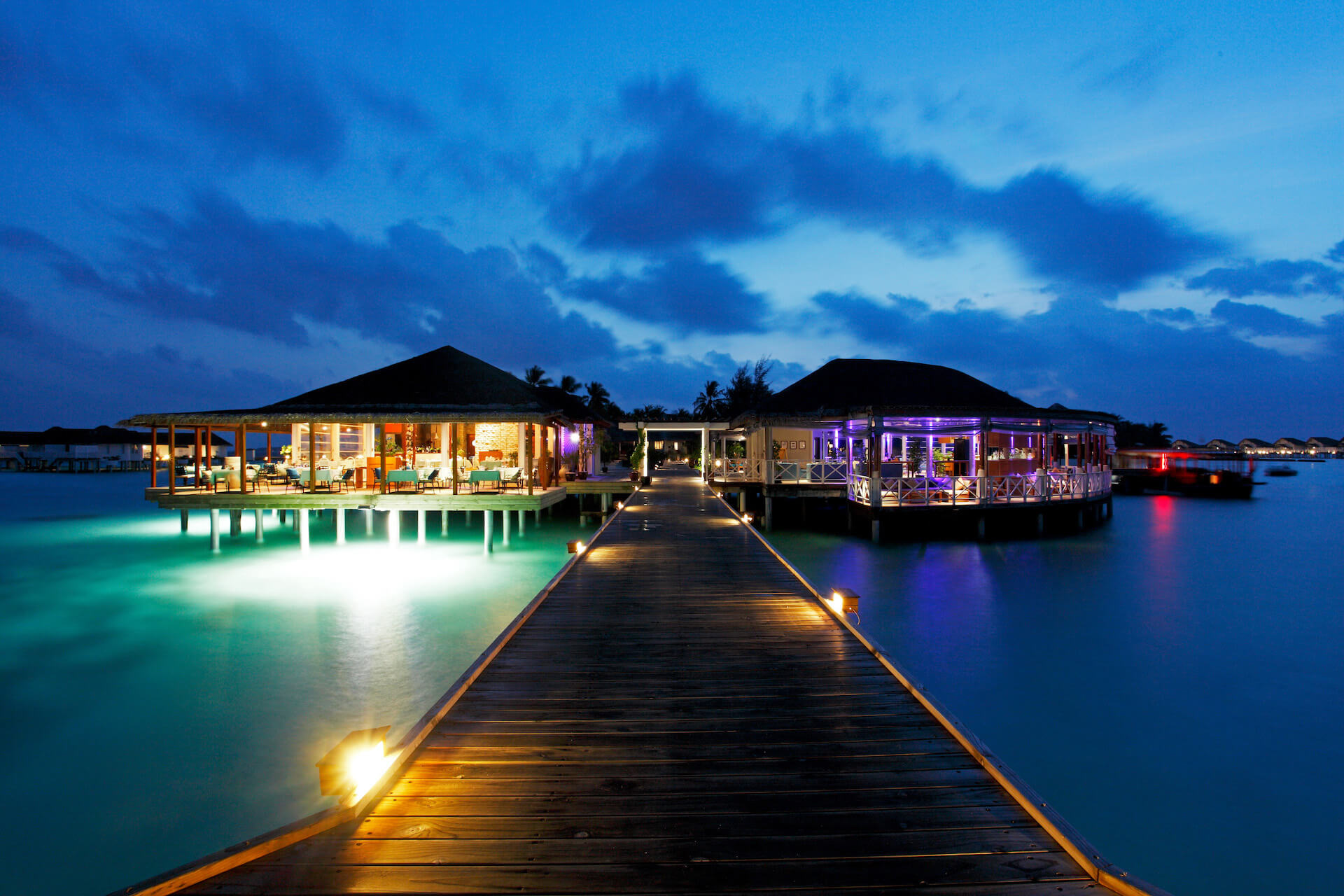 Centara grand island resort. Centara Grand Island Maldives. Centara Grand Island Resort & Spa 5*. Centara Grand Island Resort&Spa 5 фото. Sun Island Resort Spa Maldives.