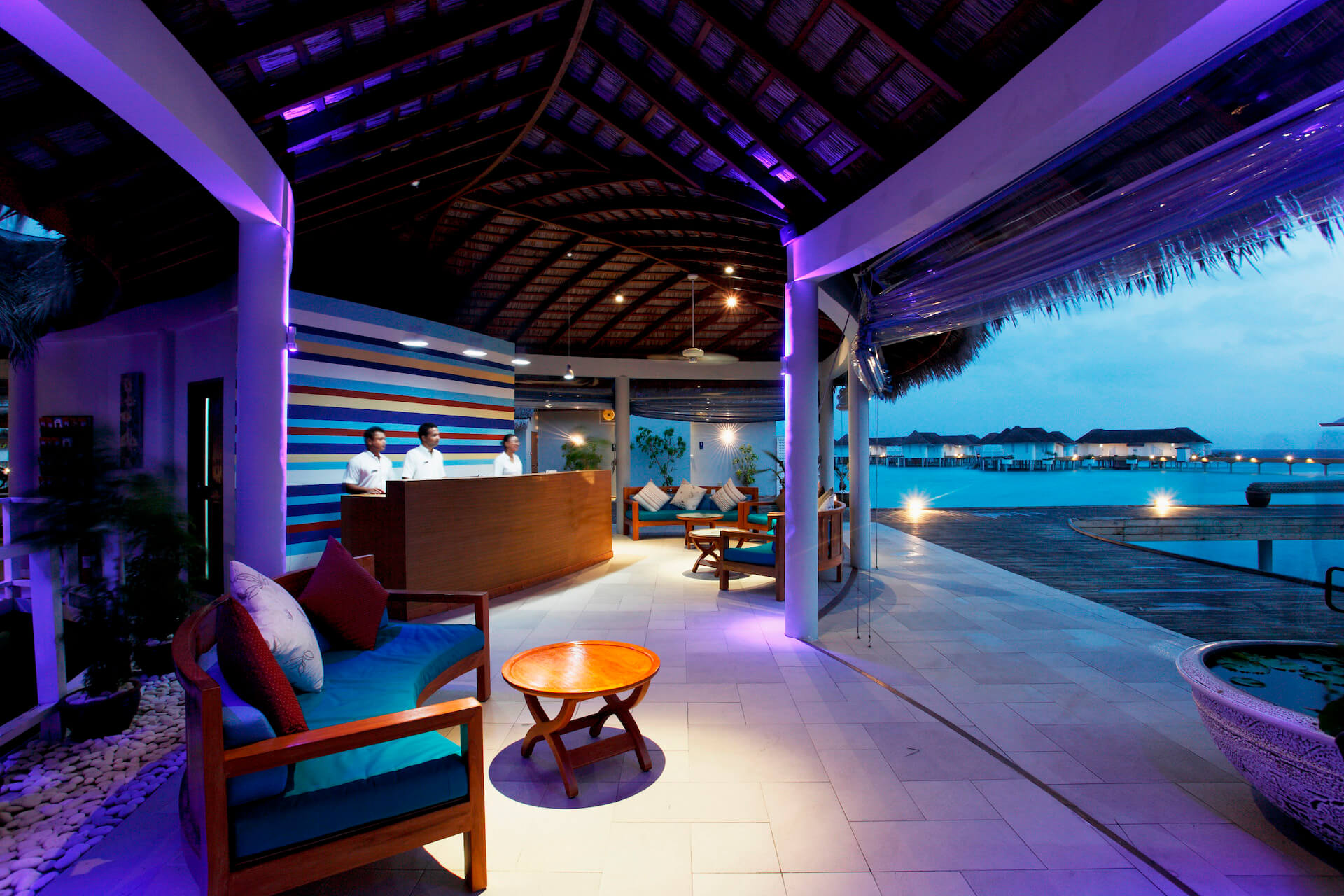 Centara grand island resort. Центара Гранд Мальдивы. Мальдивы отель Сентара. Centara Grand Island Resort Spa Maldives. Centara Grand Resort & Spa Maldives.