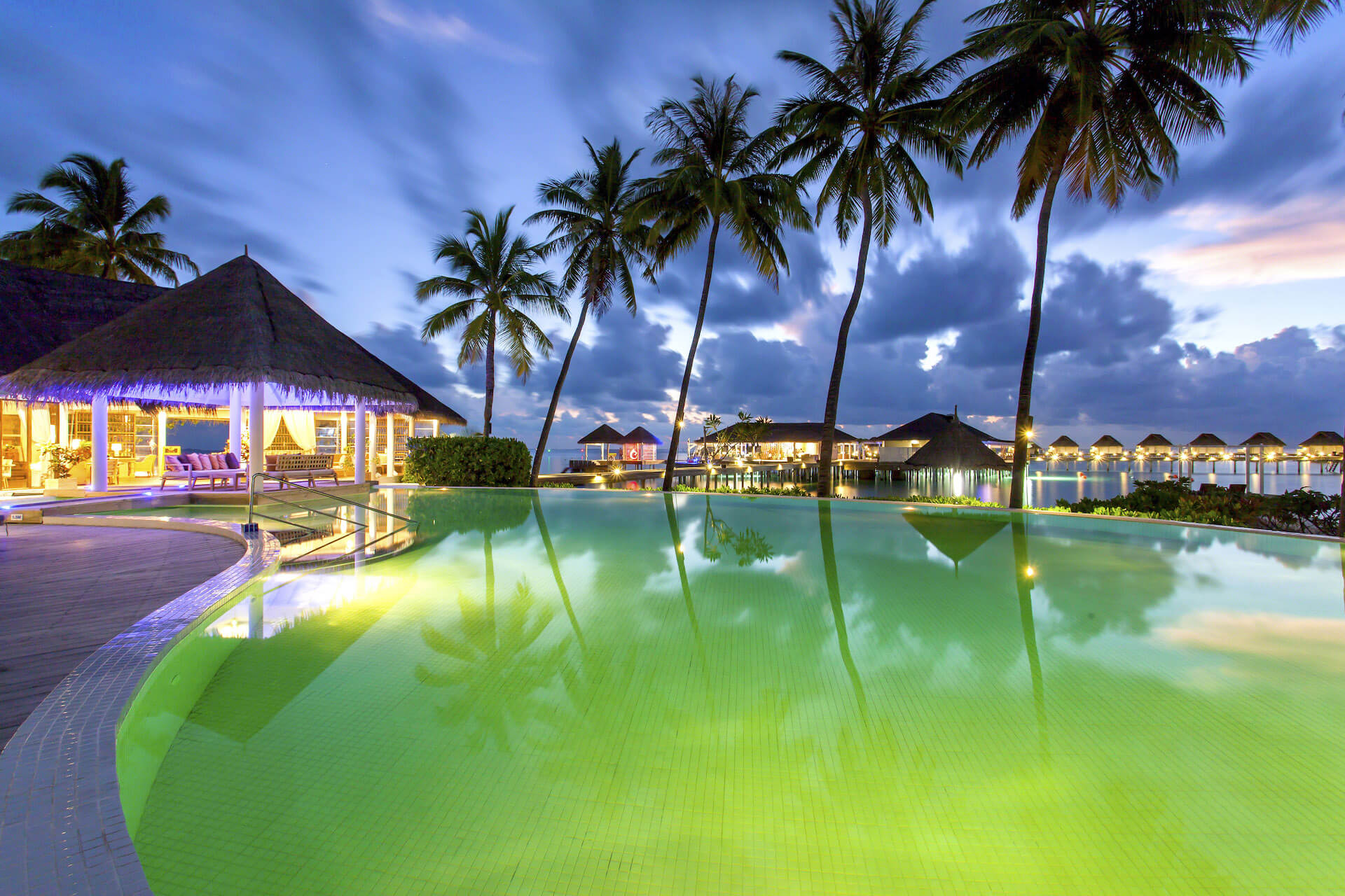 Centara grand island resort. Мальдивы Centara Grand Island. Отель Centara Grand Island Resort & Spa 5. Centara Grand Resort & Spa Maldives. Центара Шри Ланка.