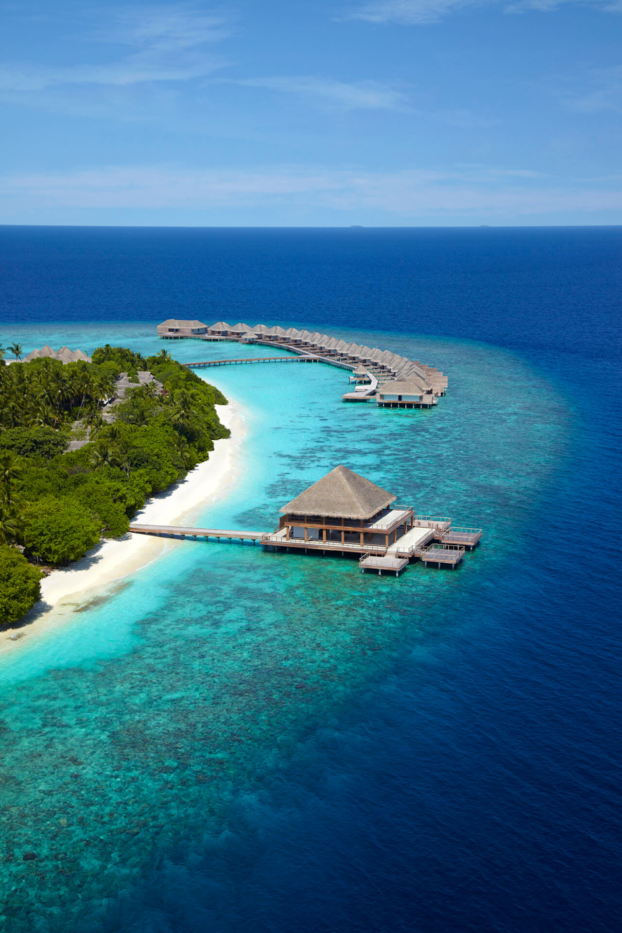 Island место. Баа Атолл Мальдивы. Лааму Атолл Мальдивы. Северный Мале Атолл. Мальдивы Dusit Thani Maldives.