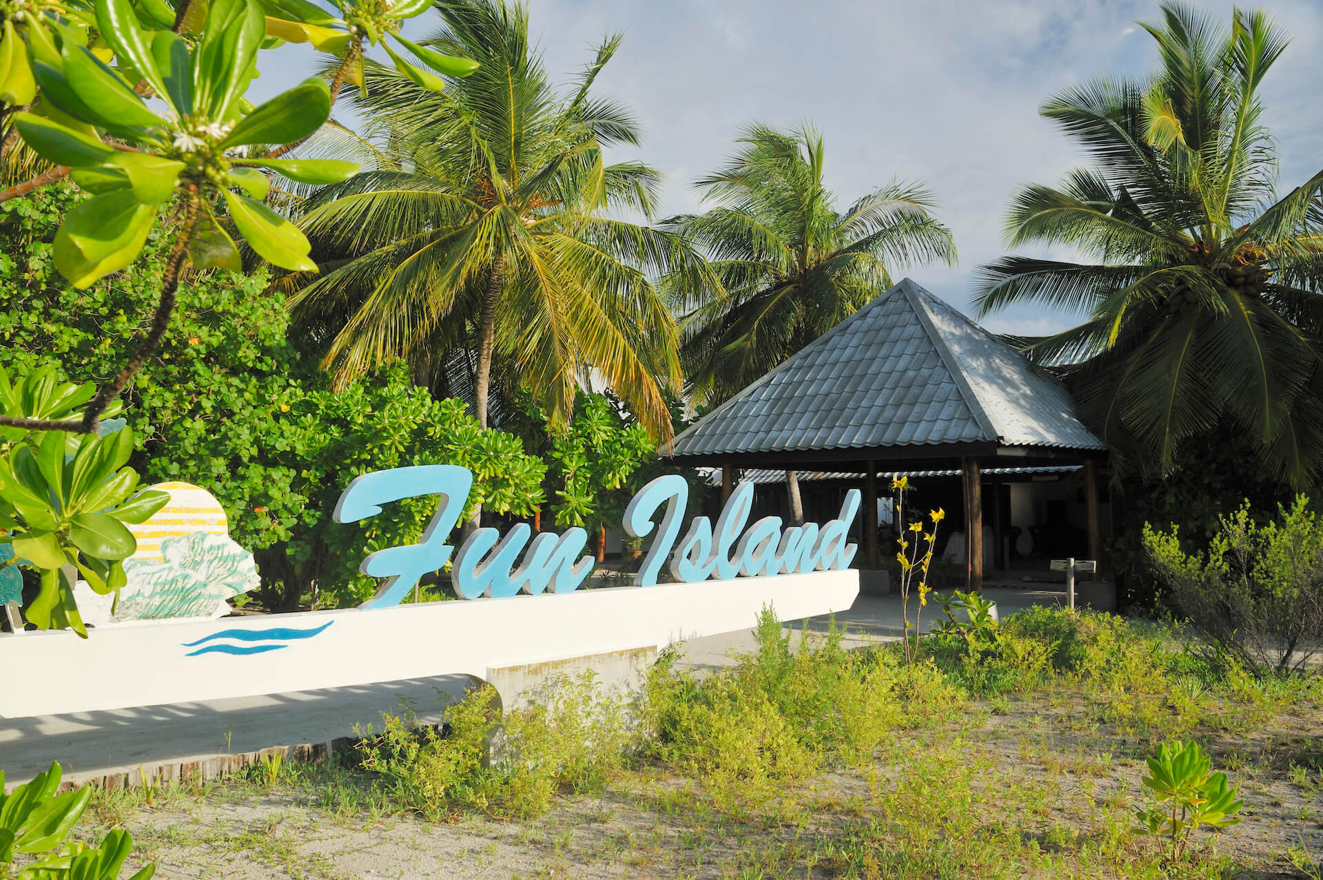 Fun island. Фан Айленд Мальдивы. Fun Island Resort Maldives. Южный Мале Атолл. Мальдивы букинг.