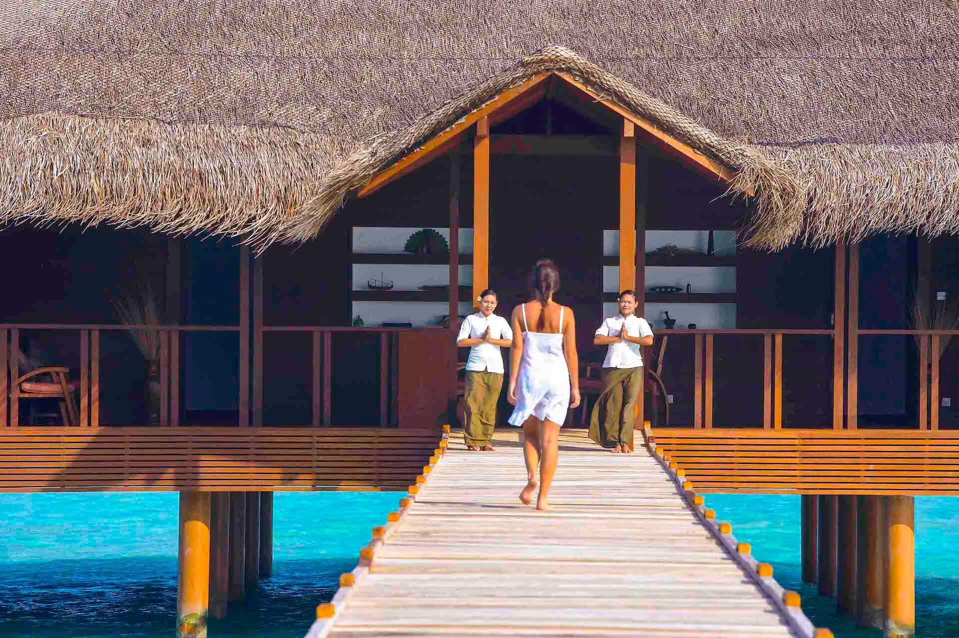 Шри ланка туристы 2024. Medhufushi Island Resort. Medhufushi İsland Resort 4*(Meemu Atoll). Medhufushi Island Resort 5 Мальдивы. Шри Ланка бунгало.