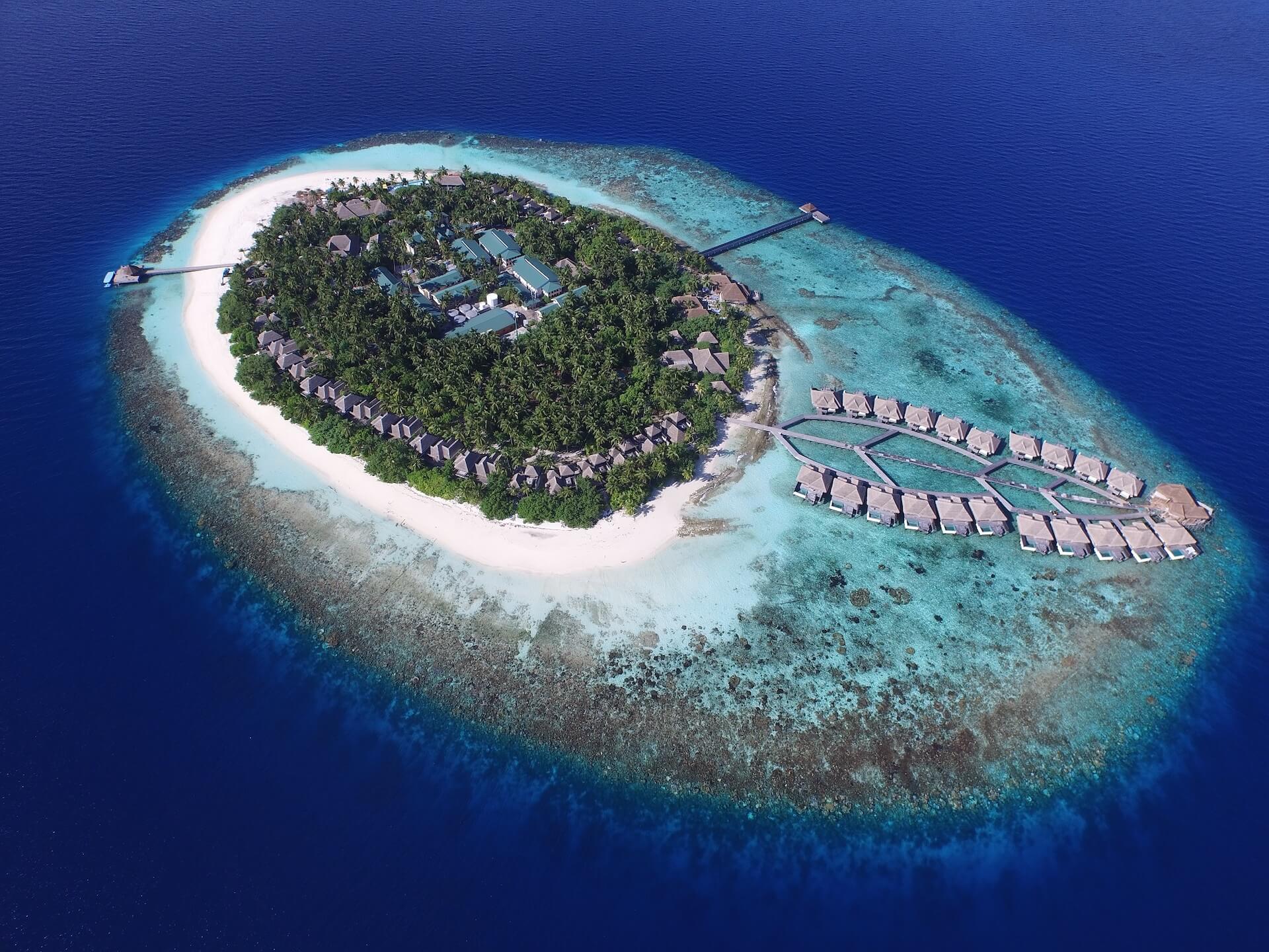Остров удовлетворения. Мальдивы вид сверху на Атоллы. Мальдивы Гаафу остров. Атолл Гаафу-Дхаалу. Индийский океан Мальдивы.
