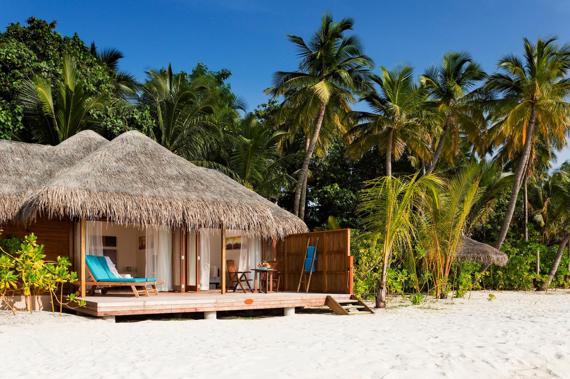 Island resort spa мальдивы. Остров Велиганду Мальдивы. Велиганду Мальдивы отель. Veligandu Island Resort & Spa 4*. Beach Bungalow Мальдивы.